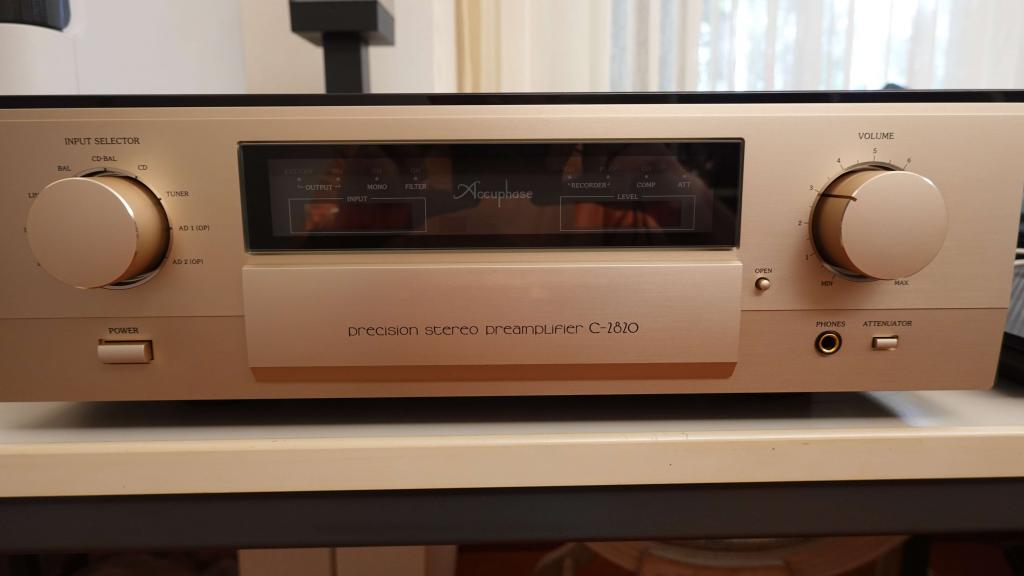 Accuphase C-2820 P.I.A.