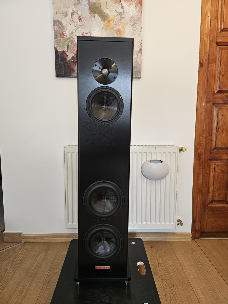 Magico A3 - with grille