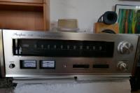 Accuphase T-101 FM Stereo Tuner