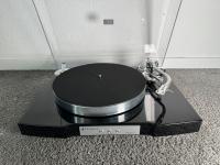 Pro-Ject KM Signature High End Plattenspieler in schwarz Hochglanz mit Tonarm limitiert