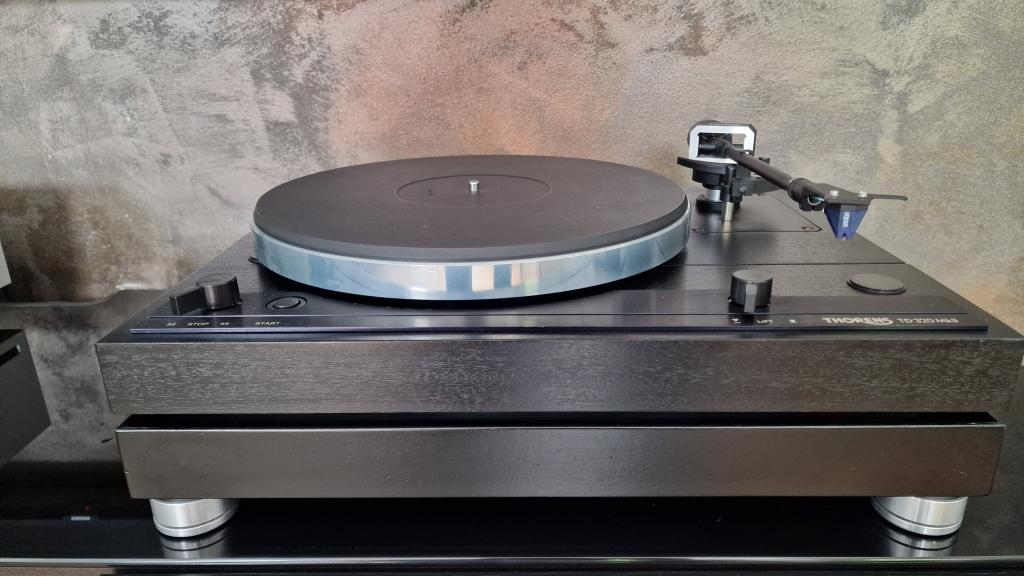 Thorens Thorens TD 320 Mk II, revidiert, mit bfly audio Basis xPLTH3 PRO und Ortofon 2m blue
