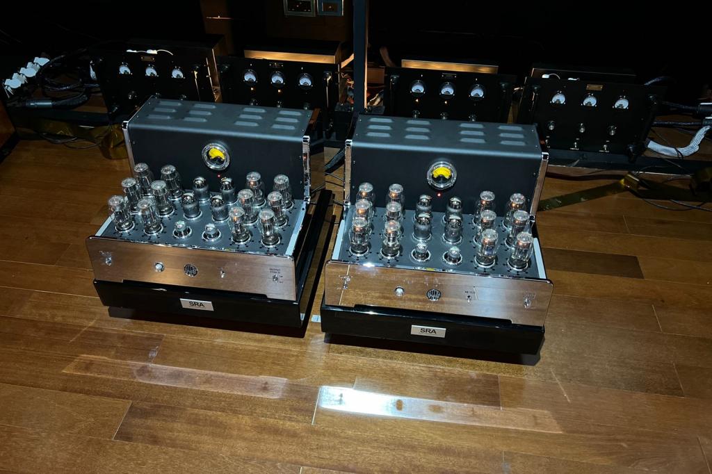 Atma-Sphere Nirvana Monoblocks (Ralph Karsten Masterpeice OTL Amplifiers)