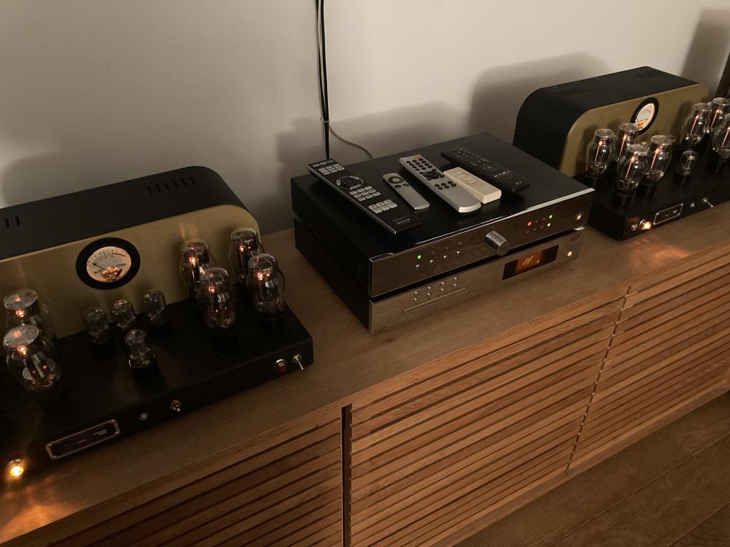 EAR Yoshino Acute Classic DAC & CD player (3312747150) New device