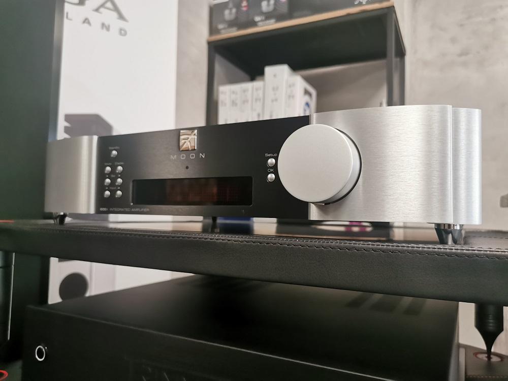 SimAudio MOON 600i V2 (3476497300) Exhibit TransistorFullamp