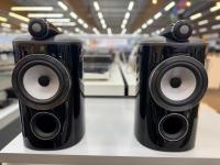 805 D4 in Piano Black