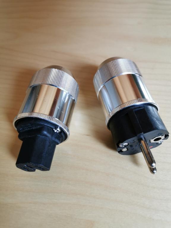 Oyaide stecker Oyaide stecker