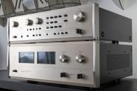Vorverstärker Accuphase C-230 und Endstufe Accuphase P-260.