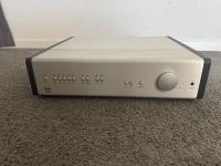 T+A T + A Power Plant Balanced Vollverstärker in silber mit Phono MC