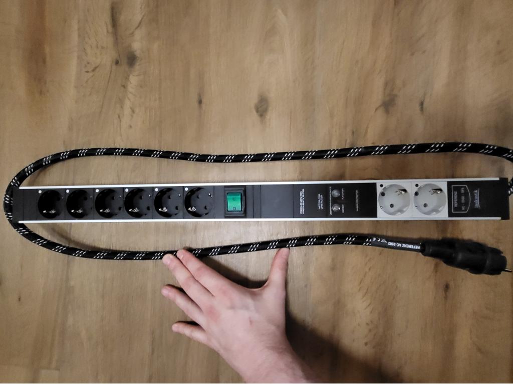 In-akustik Referenz Netzleiste – 6-fach, 3m Kabel, Abgeschirmt Mit Filter Für Sauberen Strom