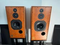 Harbeth Super HL5 High End Kompaktlautsprecher in Kirsche + Stands