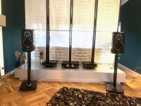 Guarneri Tradition in Rot mit Stands