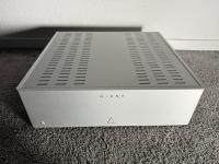 Aesthetix Dione High End Hybrid Endstufe in silber aus 2025