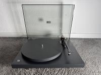 Pro-Ject Debut Pro Plattenspieler in schwarz mit Pick it Pro Tonabnehmer
