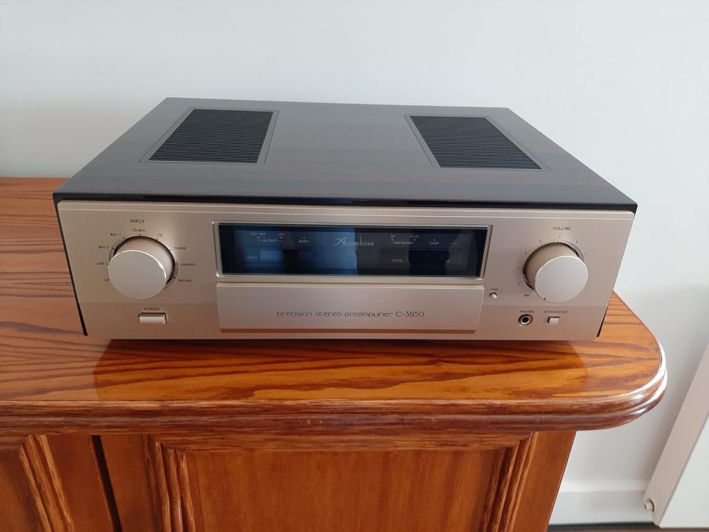 Accuphase C-3850 Preamplifier