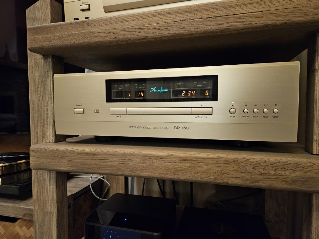 Accuphase CD player DP-450