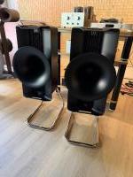 Colibri - Black - Chrome stands