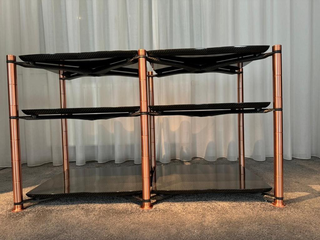 Bassocontinuo Bassocontinuo Argo Audio Hifi Rack in Carbon mit Kupfer