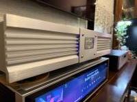 IsoTek EVO3 Aquarius Silber inklusive den blauen IsoTek Premier Netzkabel (1,5 Meter)