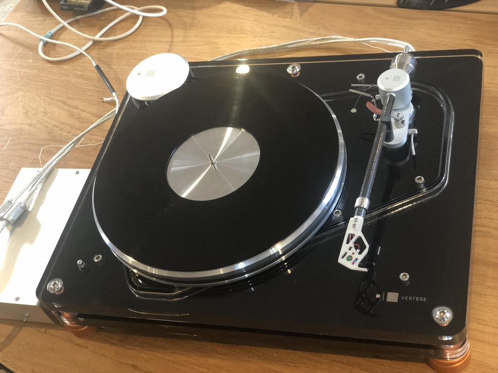MG1 Magic Groove Turntable + SG1 Super Groove Tonearm + Upgraded Pulse R Tonearm Cable + Pulse HB Internal Wiring + MG1 Motor Drive