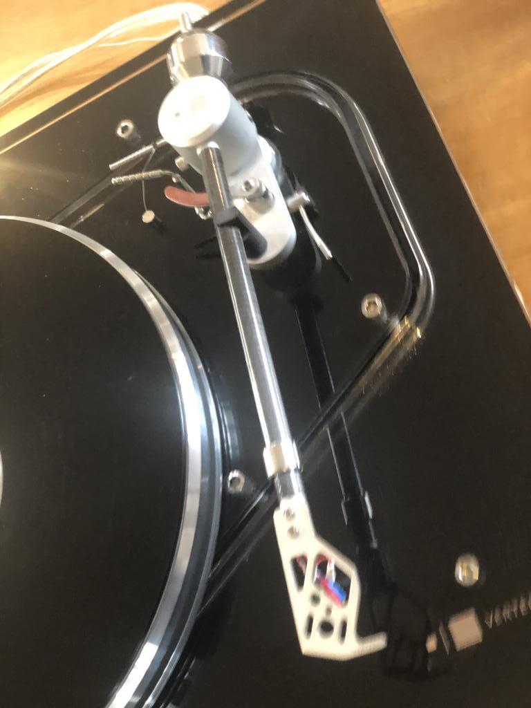 MG1 Magic Groove Turntable + SG1 Super Groove Tonearm + Upgraded Pulse R Tonearm Cable + Pulse HB Internal Wiring + MG1 Motor Drive
