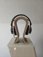 AKG K-812