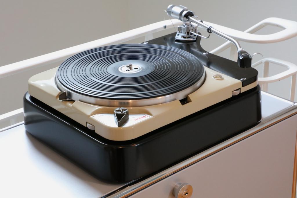 Thorens TD 124 MK1 mit SME 3012 S1