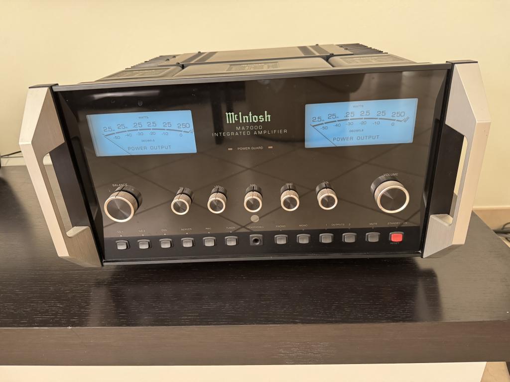 McIntosh MA 7000
