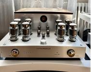 Opera Consonance Cyber 880i