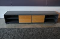 Rack 241 mit 2 Holztüren 45.5 tief