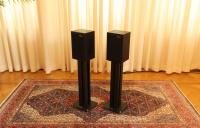 LS3/5a mit Falcon Stands