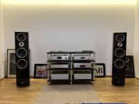 High End Stereo System - komplett mit Rack und Verkabelung
