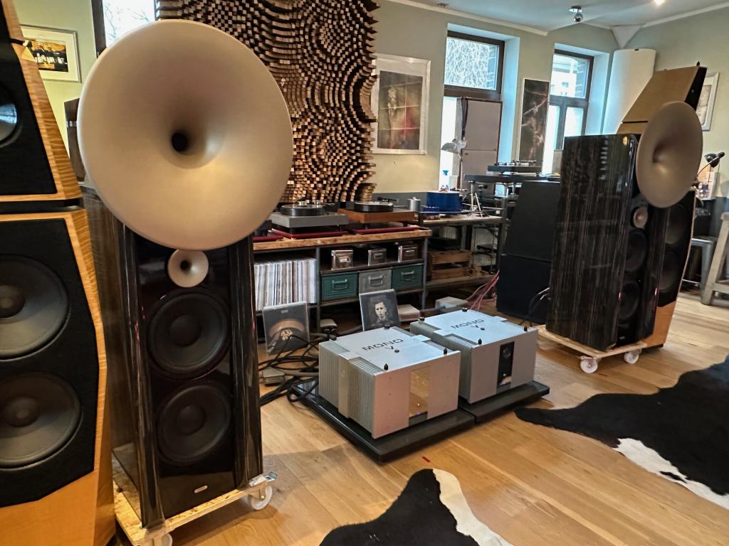 Horns by AutoTech ARIA 1 MKII (6617791705) Ausstellungsstück