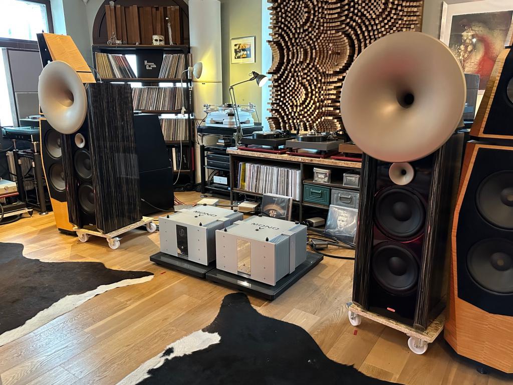 Horns by AutoTech ARIA 1 MKII (6617791705) Ausstellungsstück