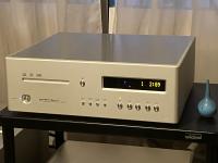 Luxman D08U High-end CD/SACD player.