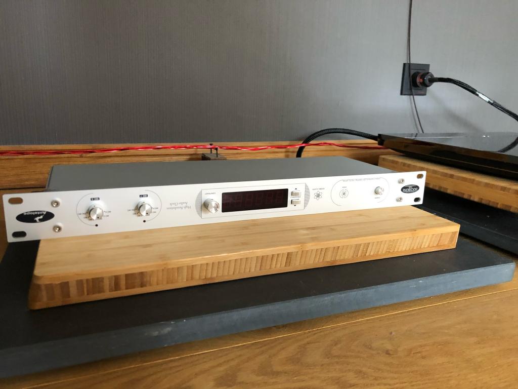 Antelope ISOCHRONE OCX High Resulution Audio Clock Generator