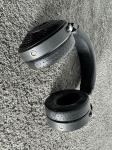 Focal Utopia High End Kopfhörer in schwarz mit Kabeln