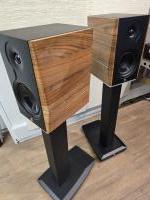 A3 EVO Walnuss hochglanz mit Stands