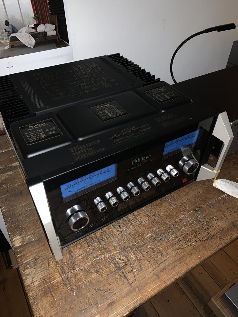 McIntosh For sale beautiful demo MA 9000 integrated amplifier
