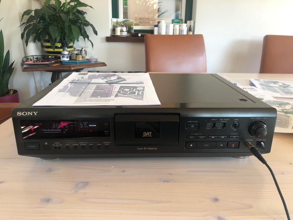 Sony SONY DAT Recorder DTC Ze700 SrNr. 510460 (7813946679