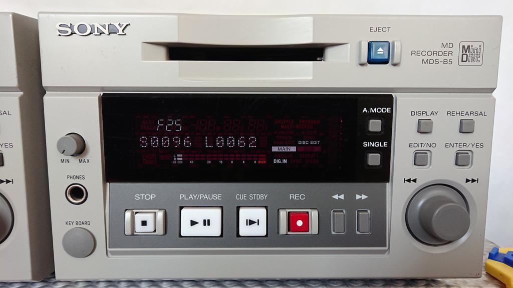 Sony Professional MiniDisc RecorderPlayer Sony MDSB5 & Professional