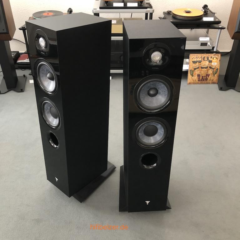 Focal Chora 816 black (Paar) (7934616289) Exhibit Standing