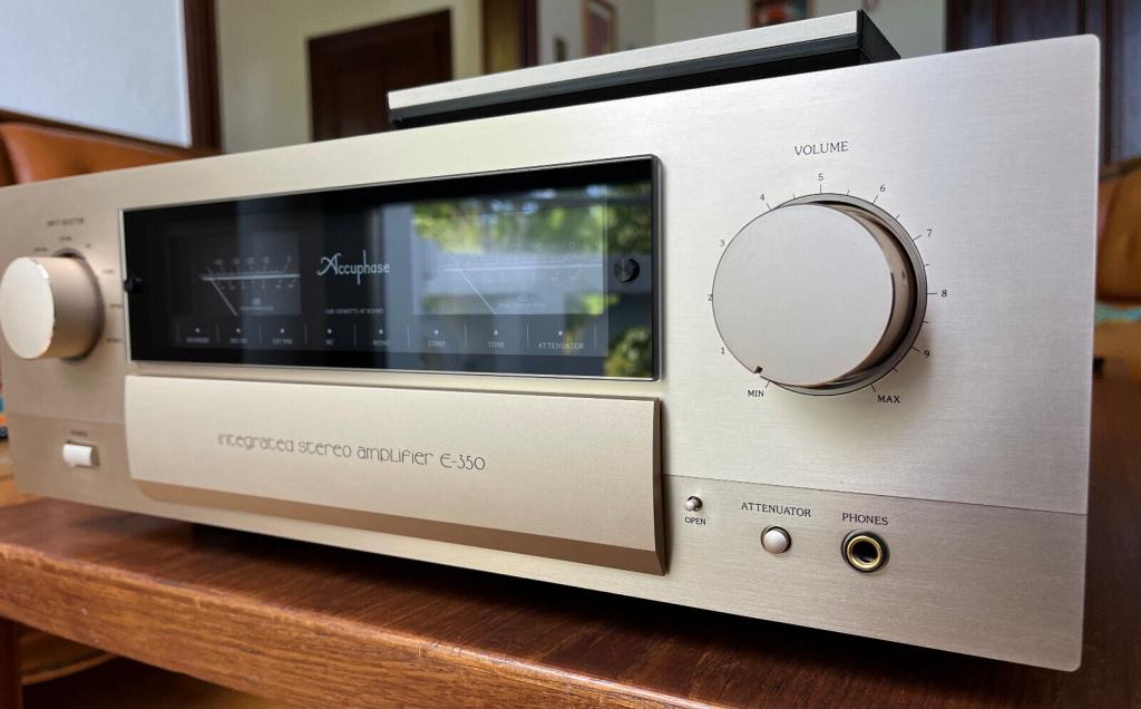 Accuphase E-350 with AD-9 Phono Module Amplifier Amplifier
