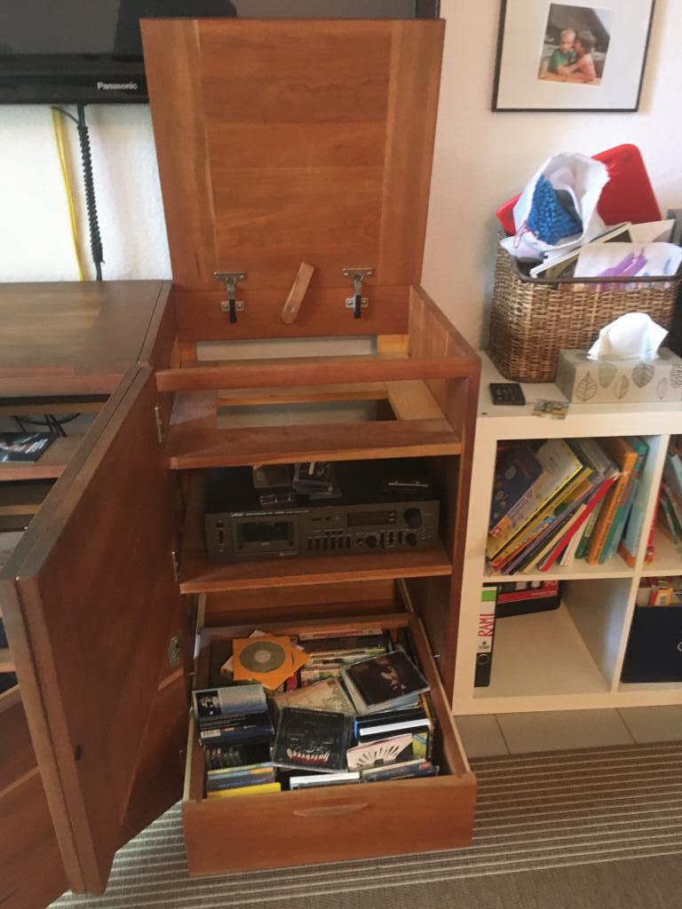 Diverse / Andere --- massiver HIFI-Schrank Kirschholz rollbar
