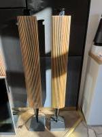 B&O – Beolab 18 (Paar) Alu schwarz / Eiche – gebraucht, im Kundenauftrag
