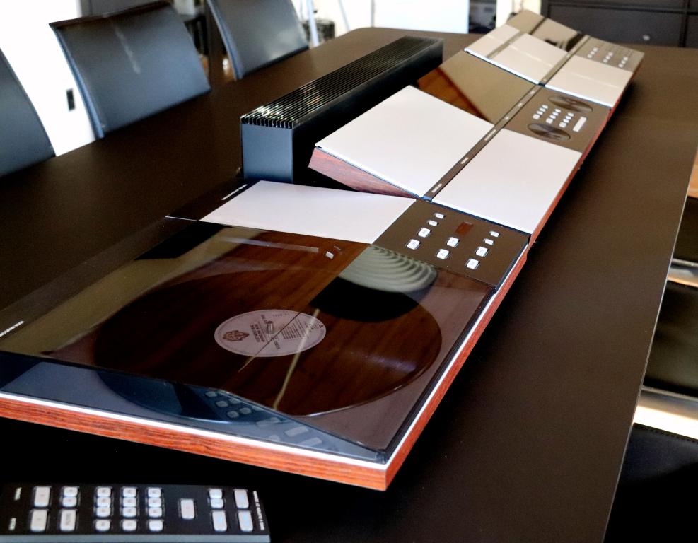 Bang & Olufsen Beosystem 8000 Full set with MMC1, remote, and U70 headphones. Completely overhauled
