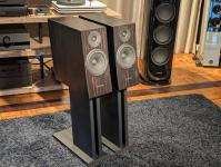 Pylon Jasper 18 mit Ständern