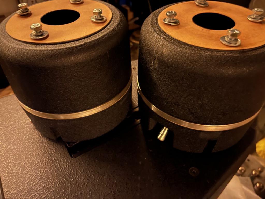 TAD Studio Lautsprecher Komponenten TD 4001, AER: MD1 MD3, Manger MWS Holoprofil, Gauss HF4000, JBL 375, 075, 15A (Paragon komplett) 2441, 2446H, Bässe: JBL 4645C, 3678 Hörner: 2380