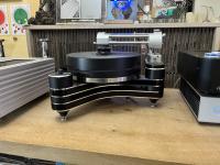 Platine vinyle innovation avec bras tangentiel tt1 et cellule da vinci jamais utilisé.