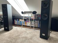 R 25 A. Anniversary, top