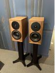 DYNAUDIO Heritage Special + Stand